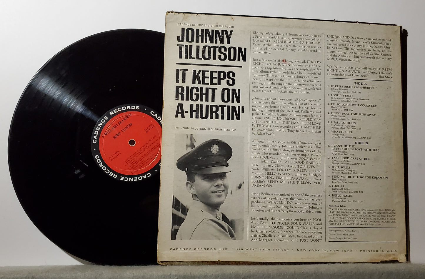 Johnny Tillotson - It Keeps Right on A-Hurtin'